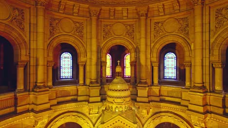 Detailansicht-Des-Oberen-Teils-Des-Altars-Der-Kirche-Los-Sacramentinos-In-Santiago,-Chile