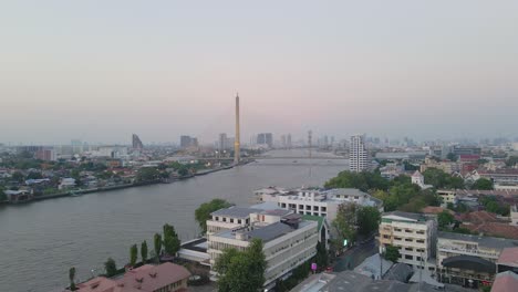 Thailand-Drohnenaufnahmen-Von-Bangkoks-Belebten-Straßen-Und-Der-Wunderschönen-Skyline