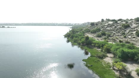 Shores-of-Botar-Lake-in-Sanghar,-Sindh,-Pakistan