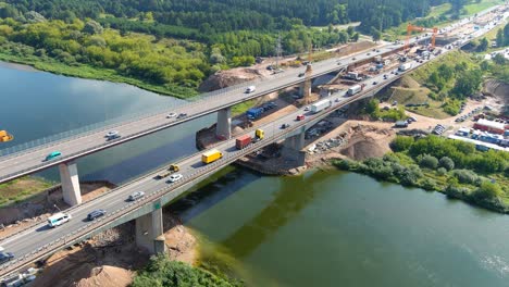 Moderne-Autobahnader-Und-Bau-Einer-Neuen-Brücke-In-Kaunas