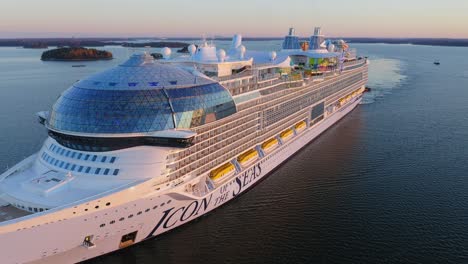 World's-biggest-cruise-ship-ICON-OF-THE-SEAS-during-second-sea-trials-in-Finnish-archipelago-at-dawn