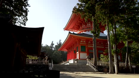 Pagoda-Konpon-Daito-Vista-Desde-Kongobu-ji-Fudodo-En-Koyasan-Durante-La-Hora-Dorada