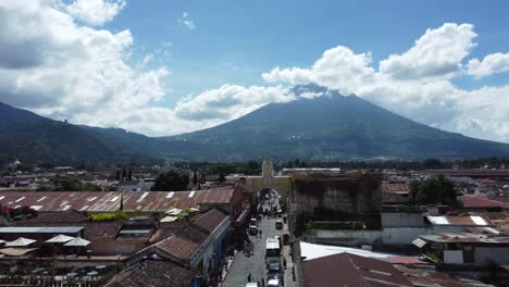 Luftaufnahmen-Der-Stadtstraßen-Von-Antigua,-Guatemala