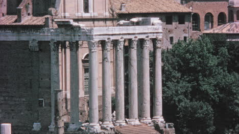 Säulen-Am-Eingang-Des-Tempels-Von-Antoninus-Und-Faustina-In-Rom-Der-1960er-Jahre