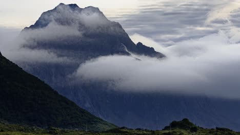 Dramatic-clouds-over-mountain-in-Lofoten,-Northern-Norway