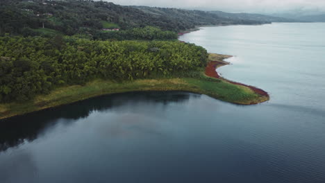 Costa-Rica-Mittelamerika-Tropische-Malerische-Luftlandschaft-Regendschungel-Wald-Und-See