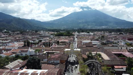 Lange,-Enge-Straßen-Der-Stadt-Antigua,-Guatemala