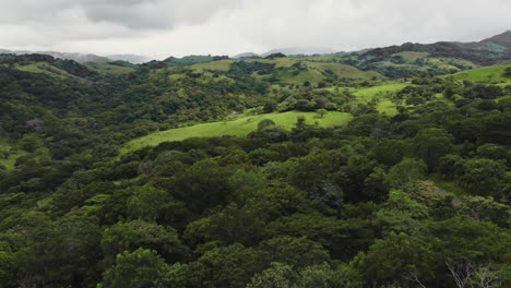 drone-reveals-Costa-Rica-Tilaran-natural-beauty-wilderness-rain-forest-of-Central-America-tropical-landscape