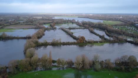 Luftaufnahme-Von-Wasserüberflutetem-Ackerland-Und-Feldern-In-Der-Englischen-Landschaft