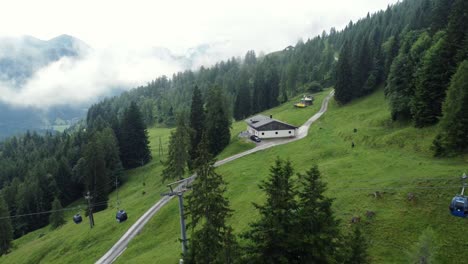 Seilbahn-In-Den-österreichischen-Alpen