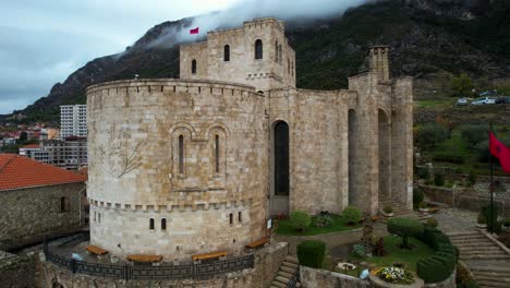 Stone-Fortress-Museum-of-National-Hero-Skanderbeg-in-Kruja-Castle,-Albania's-Historic-Tourist-Gem