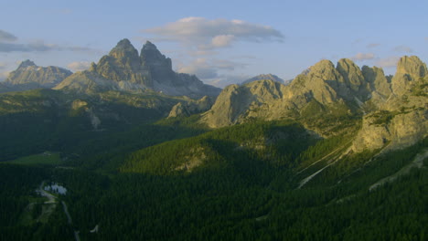 Picturesque-Landscape-of-the-Tre-Cime-Mountain-Peaks-in-the-Dolomites,-Aerial