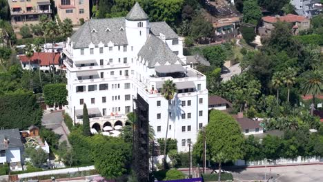 Chateau-Marmont-Hotel,-West-Hollywood,-John-Belushi-death,-aerial-orbit