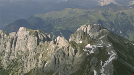 Magníficos-Picos-Montañosos-En-Los-Alpes-Austriacos,-Vuelo-Aéreo-En-Helicóptero