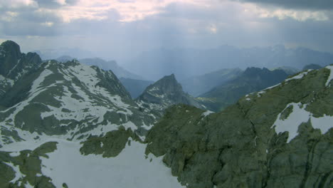Dramatische-Landschaft-In-Den-österreichischen-Alpen,-Berggipfel-In-Europa,-Luftaufnahme