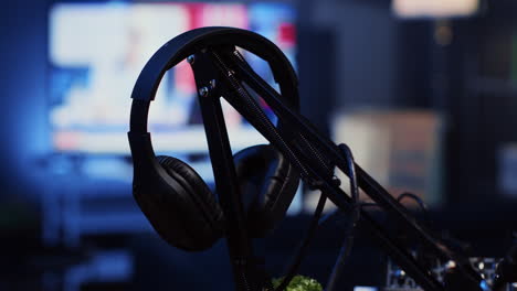 Panning-shot-of-over-the-ear-headphones-in-professional-studio