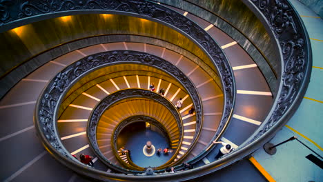 Escalera-En-Los-Museos-Vaticanos,-Vaticano,-Roma,-Italia