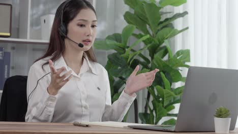 Enthusiastic-female-operator-provide-helpful-customer-service-to-customer.