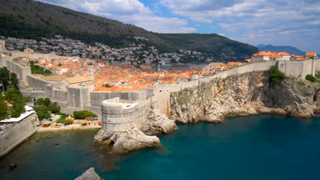 Muralla-Histórica-Del-Casco-Antiguo-De-Dubrovnik,-Croacia.