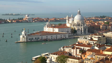 Horizonte-Del-Gran-Canal-De-Venecia-En-Italia