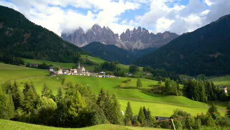 Santa-Maddalena---Dolomiten,-Italien-Landschaft