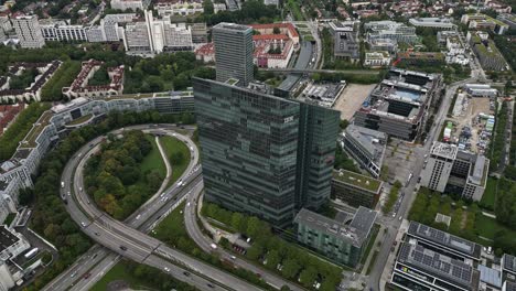 Moderne-Hochhaus-Business-Büro-Apartments-Im-Zentrum-Von-München
