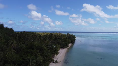 Paradiesantenne-Erhebt-Sich-über-Der-Palmenküste-Der-Tropischen-Südseeinsel