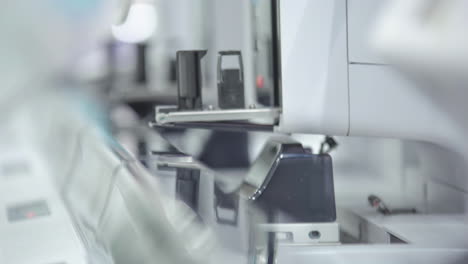 Time-lapse-of-a-machine-analyzing-medical-specimen-inside-a-laboratory