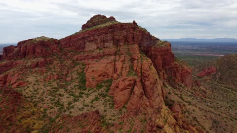 Topping-Red-Mountain-In-Der-Nähe-Von-Mesa,-Arizona