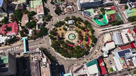 Cebu-City,-Philippinen,-Fuente-Circle-Zeitraffer-Mit-Zunehmendem-Verkehr