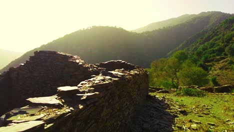 Die-Ruinen-Eines-Alten-Dorfes-Auf-Dem-Gipfel-Des-Berges-In-Algerien