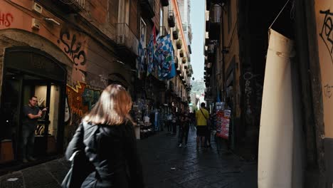 Vibrant-Naples-Alleyway-with-Graffiti-Art,-Italy