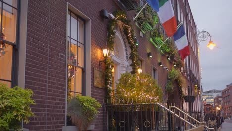 Tilt-shot-Iveagh-Garden-hotel-decorated-for-Christmas-in-Dublin,-Ireland
