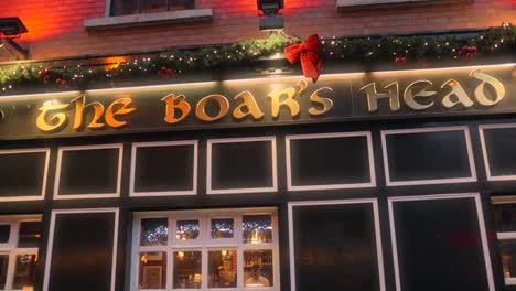The-facade-of-the-Boars-Head-Pub-in-Dublin,-Ireland-during-the-Christmas-holidays