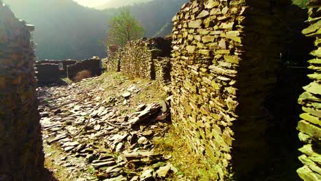 Die-Ruinen-Eines-Alten-Dorfes-Auf-Dem-Gipfel-Des-Berges-In-Algerien