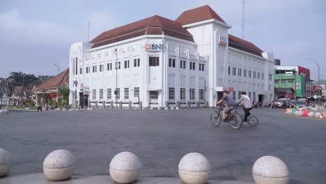Antiguo-Edificio-Del-Banco-BNI-En-El-Kilómetro-0-De-Yogyakarta,-Indonesia
