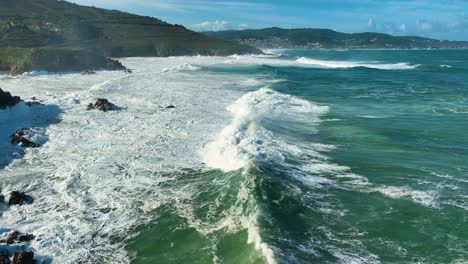Foamy-Crashing-Sea-Waves-On-The-Rocky-Shore-In-Playa-de-Valcobo-In-Arteixo,-A-Coruna,-Spain