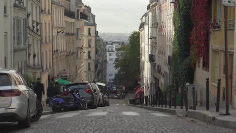 Montmartre-Ist-Auf-Einem-Hügel-Erbaut-Und-Bietet-Einen-Hervorragenden-Blick-Auf-Paris