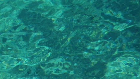 Turquoise-Texture-of-Clean-and-Transparent-Waters:-Sun-Beams-Reflecting-on-the-Vibrant-Seascape