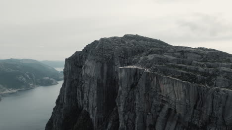 Preikestolen-Norwegen-Mit-Lysefjorden-Im-Hintergrund