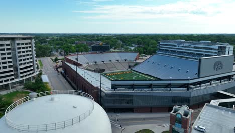 Wasserturm-Der-Universität-Von-Iowa-Und-Kinnick-Stadion,-Heimat-Der-Hawkeyes