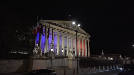 Asamblea-Nacional-Iluminada-De-París-Por-La-Noche.