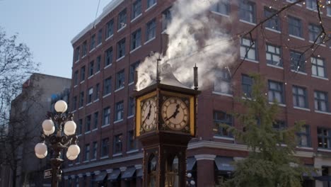 The-Steam-Clock-in-Gastown,-Vancouver,-Canada---Close-Up