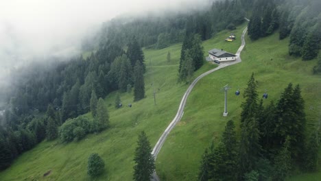 Berge-In-Wolken-Dröhnen-Österreich-Alpen