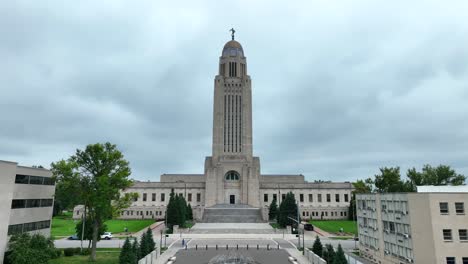 Nebraska-State-Capitol-Gebäude-In-Der-Innenstadt-Von-Lincoln,-Nebraska
