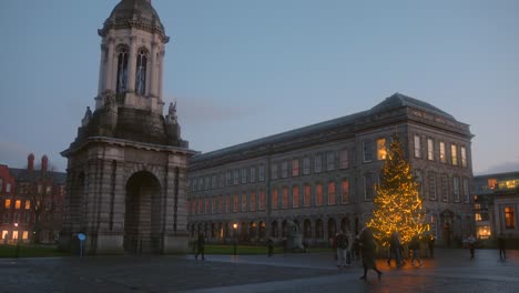 Panoramic-view-of-the-Trinity-College-at-Christmas-in-Dublin,-Ireland