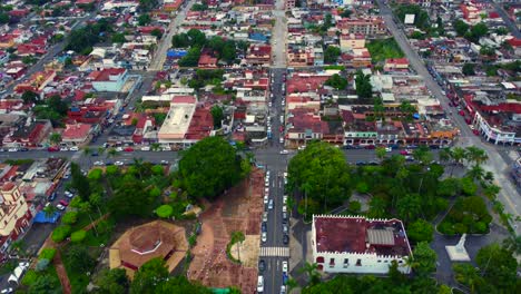 Hermosa-Vista-Aérea-Con-Drone-De-La-Ciudad-De-Fortín,-Veracruz,-México