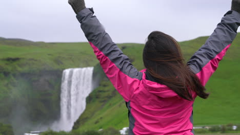 Traveler-travel-to-Skogafoss-Waterfall-in-Iceland.