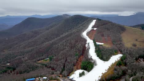 aerial-push-in-to-cataloochee-ski-area-captured-in-5k