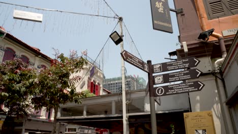 Panning-shot-of-Trengganu-street-corner-of-Chinatown-in-Singapore